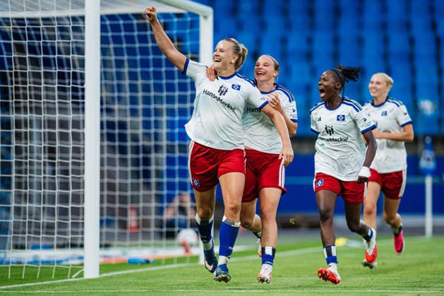 Google Pixel Frauen-Bundesliga: Hamburger SV vs. SC Freiburg, 23.08.2026 TOR, JUBEL zum 1:1 durch Nikola Karczewska (Hamburger SV, 20); Fußball, Google Pixel Frauen-Bundesliga, 1. Spieltag: Hamburger SV vs. SC Freiburg am 23.08.2026 im Volksparkstadion, Hamburg DFB REGULATIONS PROHIBIT ANY USE OF PHOTOGRAPHS AS IMAGE SEQUENCES AND OR QUASI-VIDEO. *** Google Pixel Women s Bundesliga: Hamburger SV vs. SC Freiburg, August 23, 2026—GOAL, CELEBRATION after the 1-1 equalizer by Nikola Karczewska (Hamburger SV), 20 soccer, Google Pixel Women s Bundesliga, Matchday 1: Hamburger SV vs. SC Freiburg on August 23, 2026, at the Volksparkstadion, Hamburg. DFB regulations prohibit any use of photographs as image sequences and or quasi-video. Copyright: xBEAUTIFULxSPORTS Tonhäuserx