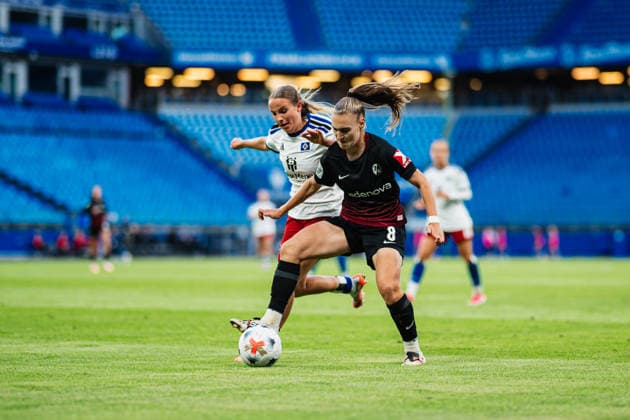 Google Pixel Frauen-Bundesliga: Hamburger SV vs. SC Freiburg, 23.08.2026 Jonna Wrede (Hamburger SV, 26) gegen Alena Bienz (SC Freiburg, 8) im Zweikampf; Fußball, Google Pixel Frauen-Bundesliga, 1. Spieltag: Hamburger SV vs. SC Freiburg am 23.08.2026 im Volksparkstadion, Hamburg DFB REGULATIONS PROHIBIT ANY USE OF PHOTOGRAPHS AS IMAGE SEQUENCES AND OR QUASI-VIDEO. *** Google Pixel Women s Bundesliga: Hamburger SV vs. SC Freiburg, August 23, 2026. Jonna Wrede (Hamburger SV, No. 26) battles Alena Bienz (SC Freiburg, No. 8) in a tackle. Soccer, Google Pixel Women s Bundesliga, Matchday 1: Hamburger SV vs. SC Freiburg on August 23, 2026, at the Volksparkstadion, Hamburg. DFB regulations prohibit any use of photographs as image sequences and or quasi-video. Copyright: xBEAUTIFULxSPORTS Tonhäuserx