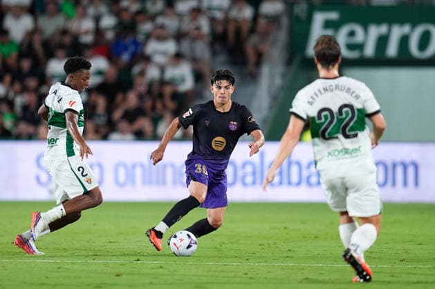 August 23, 2026, Elche, Elche, Spain: Xavi Espart of FC Barcelona, Barca drives the ball during the Spanish League, LaLiga EA Sports, football match played between Elche CF and FC Barcelona at Estadio Manuel Martinez Valero on August 23, 2026, in Elche, Spain. Elche Spain - ZUMAa181 20260823_zaa_a181_220 Copyright: xDennisxAgyemanx