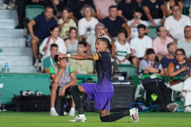 August 23, 2026, Elche, Elche, Spain: Raphinha Dias Belloli of FC Barcelona, Barca celebrates after scoring his team s third goal during the Spanish League, LaLiga EA Sports, football match played between Elche CF and FC Barcelona at Estadio Manuel Martinez Valero on August 23, 2026, in Elche, Spain. Elche Spain - ZUMAa181 20260823_zaa_a181_191 Copyright: xDennisxAgyemanx