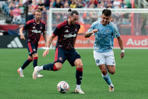 FOXBOROUGH, MA - AUGUST 23: Jack Harrison 11 of the New England Revolution tries to move the ball from Nicolas Fernandez 7 of the New York City Football Club during a match between the New England Revolution and New York City FC on August 23, 2026, at Gillette Stadium in Foxborough, Massachusetts. (Photo by Fred Kfoury III Icon Sportswire) SOCCER: AUG 23 MLS, Fussball Herren, USA New England Revolution vs New York City FC EDITORIAL USE ONLY Icon482260823024