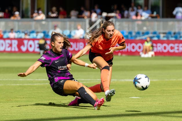 SAN JOSE, CA - AUGUST 23: Kate Faasse 23 of the Houston Dash takes a shot on goal next to Joelle Anderson 18 of Bay FC during NWSL match on August 23, 2026 at PayPal Park in San Jose, CA. (Photo by Matthew Huang Icon Sportswire) SOCCER: AUG 23 NWSL Bay FC vs Houston Dash EDITORIAL USE ONLY Icon260823010