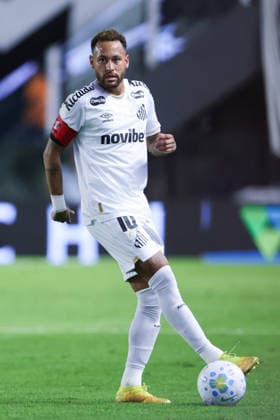 SANTOS, BRAZIL - AUGUST 23: Neymar of Santos controls the ball during a Brasileirao 2026 match between Santos and Mirassol at Vila Belmiro Stadium on August 23, 2026 in Santos, Brazil (Photo by Leo Barrilari Sports Press Photo SPP)  Copyright: xSportsxPressxPhotox Sportspressphoto_SPR214465