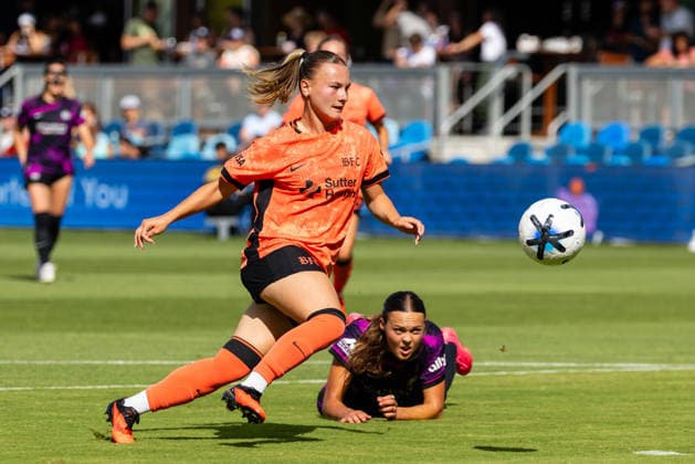 SAN JOSE, CA - AUGUST 23: Kennedy Fuller 47 of Bay FC chase the ball during NWSL match against the Houston Dash on August 23, 2026 at PayPal Park in San Jose, CA. (Photo by Matthew Huang Icon Sportswire) SOCCER: AUG 23 NWSL Bay FC vs Houston Dash EDITORIAL USE ONLY Icon260823012