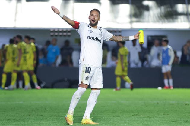 SANTOS, BRAZIL - AUGUST 23: Neymar of Santos gestures during a Brasileirao 2026 match between Santos and Mirassol at Vila Belmiro Stadium on August 23, 2026 in Santos, Brazil (Photo by Leo Barrilari Sports Press Photo SPP)  Copyright: xSportsxPressxPhotox Sportspressphoto_SPR214484