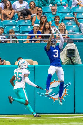 NFL, American Football Herren, USA New York Giants at Miami Dolphins Miami Gardens, FL USA; New York Giants wide receiver Odell Beckham Jr. (3) goes up for a reception during an NFL preseason game against the Miami Dolphins on Saturday, August 22, 2026 at the Hard Rock Stadium. The Giants beat the Dolphins 26-3. (Pat Ford Image of Miami Gardens Florida United States EDITORIAL USE ONLY Copyright: xImagexofxSportx PatxFordx iosphotos418922