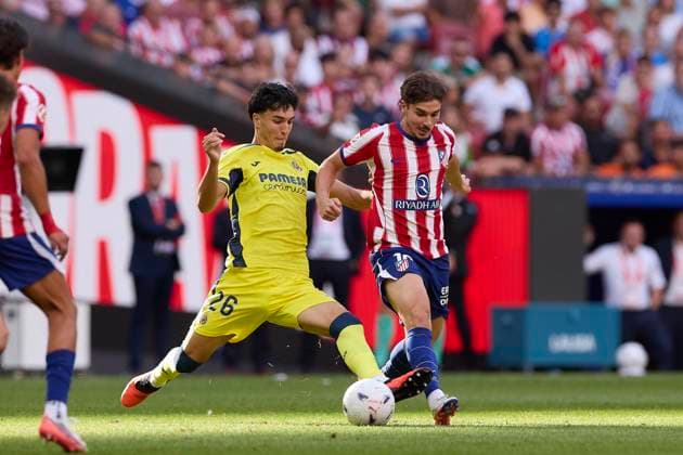 Atletico Madrid vs Villarreal CF at Riyadh Air Metropolitano stadium in Madrid, Spain - 23 Aug 2026 Julian Alvarez (L) of Atletico Madrid and Carlos Macia (R) of Villarreal CF seen in action during the LaLiga EA Sports 2026 2027 week 2 football match between Atletico Madrid and Villarreal CF at Riyadh Air Metropolitano stadium. Final score; Atletico Madrid 2:2 Villarreal CF Madrid Spain Copyright: xFedericoxTitonex xSOPAxImagesx Federico-Titone-1444354