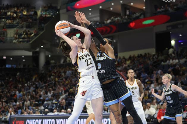 CHICAGO, USA - August 23: Caitlin Clark (22 Indiana Fever) shoots the ball during the WNBA, Basketball Damen, USA game between the Chicago Sky and Indiana Fever at Wintrust Arena on Saturday, August 8 in Chicago, USA  Copyright: xShainaxBenhiyoun SPPx Sportspressphoto_SPR214741