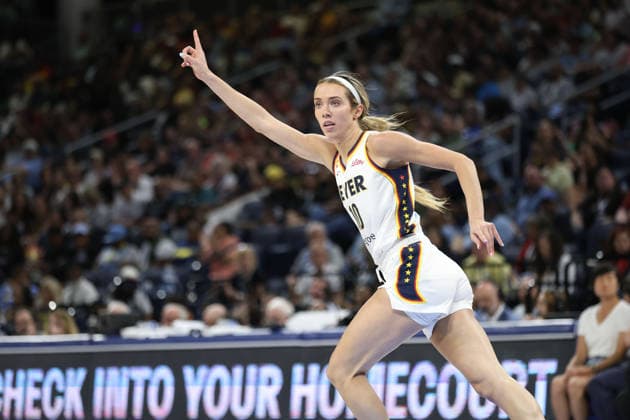 CHICAGO, USA - August 23: Lexie Hull (10 Indiana Fever) reacts to a play during the WNBA, Basketball Damen, USA game between the Chicago Sky and Indiana Fever at Wintrust Arena on Saturday, August 8 in Chicago, USA  Copyright: xShainaxBenhiyoun SPPx Sportspressphoto_SPR214748