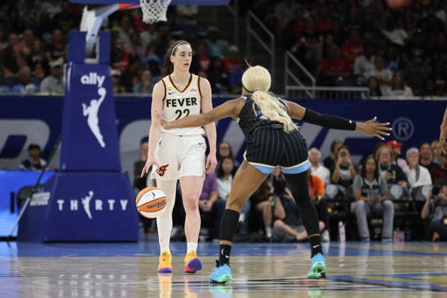 CHICAGO, USA - August 23: Caitlin Clark (22 Indiana Fever) is guarded by DiJonai Carrington (7 Chicago Sky) during the WNBA, Basketball Damen, USA game between the Chicago Sky and Indiana Fever at Wintrust Arena on Saturday, August 8 in Chicago, USA  Copyright: xShainaxBenhiyoun SPPx Sportspressphoto_SPR214757