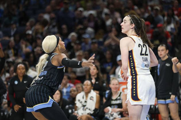 CHICAGO, USA - August 23: DiJonai Carrington (7 Chicago Sky) guards Caitlin Clark (22 Indiana Fever) during the WNBA, Basketball Damen, USA game between the Chicago Sky and Indiana Fever at Wintrust Arena on Saturday, August 8 in Chicago, USA  Copyright: xShainaxBenhiyoun SPPx Sportspressphoto_SPR214760