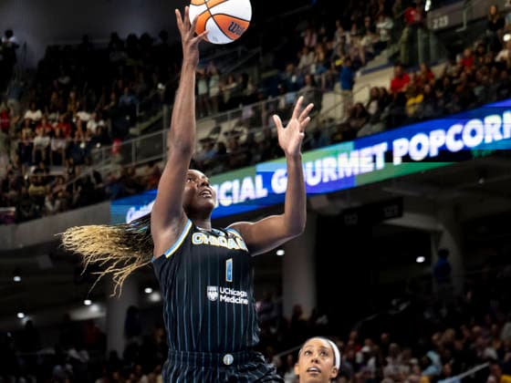 CHICAGO, IL - AUGUST 23: Elizabeth Williams 1 of the Chicago Sky puts up a basket during the regular season WNBA, Basketball Damen, USA game between the Indiana Fever and the Chicago Sky on August 23, 2026 at the Wintrust Arena in Chicago, Illinois. (Photo by Joseph Weiser Icon Sportswire) WNBA: AUG 23 Indiana Fever at Chicago Sky EDITORIAL USE ONLY Icon260823065