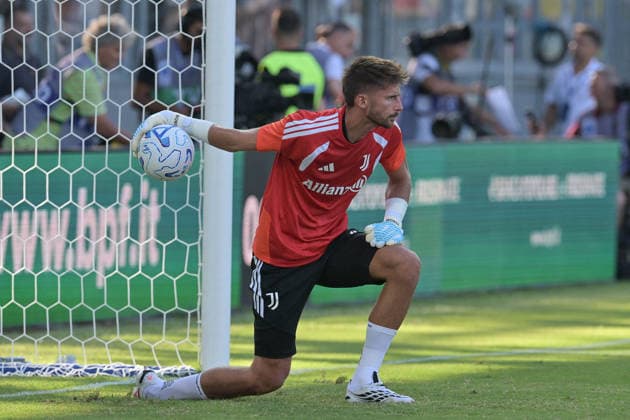 SOCCER - Serie A - Frosinone Calcio vs. Juventus FC Photo by IPA ABACAPRESS.COM87747674 - Guglielmo Vicario of Juventus during the pre-match warm-up for the Serie A Enilive soccer match between Frosinone and Juventus FC at the Benito Stirpe Stadium on August 23, 2026, in Frosinone, Lazio. During the Frosinone Calcio vs. Juventus FC Serie A soccer match in Frosinone, Italy, on August 23, 2026 Frosinone Italy  Copyright: xIPAxSport ABACAx
