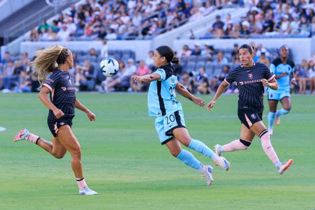 August 23, 2026, Los Angeles, California, USA: Sam Kerr 20 of the NJ NY Gotham FC receives the ball during their regular season NWSL game against the Angel City FC on Sunday August 23, 2026 at the BMO Stadium in Los Angeles, California. ACFC tie with NJ NY Gotham FC, 0-0. ARIANA RUIZ PI Los Angeles USA - ZUMAp124 20260823_zaa_p124_007 Copyright: xArianaxRuizx