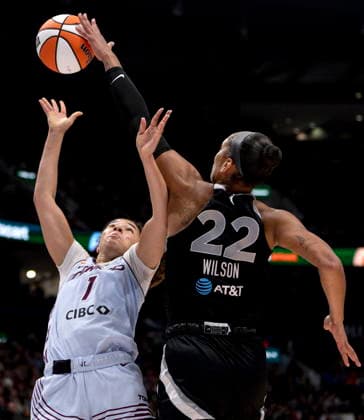 August 23, 2026, Vancouver, Bc, CANADA: Las Vegas Aces A ja Wilson (22) blocks Toronto Tempo s Kiki Rice (1) during the second half of a WNBA, Basketball Damen, USA basketball game, in Vancouver, on Sunday Aug. 23, 2026. Canada News - August 23, 2026  - ZUMAc35_ 20260823_zaf_c35_184 Copyright: xJacobxMallarix