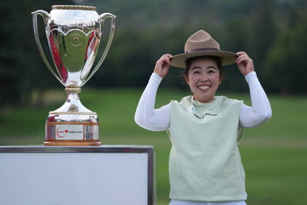 August 23, 2026, Edmonton, Ab, CANADA: Miyu Yamashita, of Japan, tries on a Royal Canadian Mounted Police officer s stetson as she poses with the trophy after winning the LPGA, Golf Damen CPKC Canadian Women s Open golf tournament, in Edmonton, on Sunday, Aug. 23, 2026. Canada News - August 23, 2026  - ZUMAc35_ 20260823_zaf_c35_198 Copyright: xDarrylxDyckx