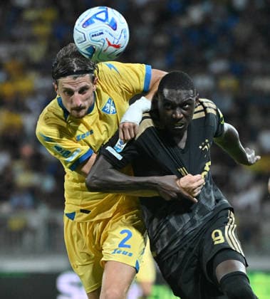 (260824) -- FROSINONE, Aug. 24, 2026 -- Juventus Randal Kolo Muani (R) vies with Frosinone s Giorgio Cittadini during the Italian Serie A football match between Frosinone and Juventus in Frosinone, Italy, Aug. 23, 2026. (Photo by Xinhua) (SP)ITALY-FROSINONE-FOOTBALL-SERIE A-FROSINONE VS JUVENTUS AlbertoxLingria 