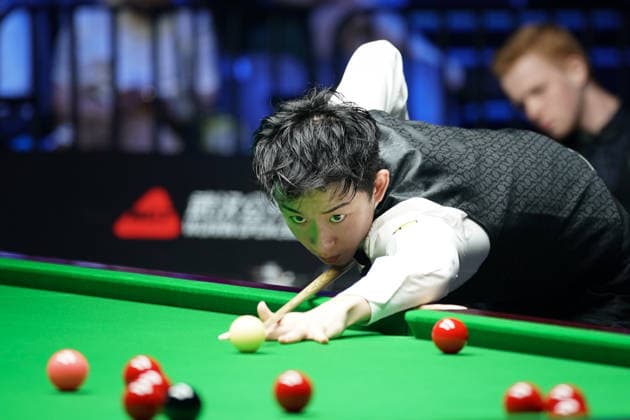 Sport Bilder des Tages WUHAN, CHINA - AUGUST 24: Wu Yize of China plays a shot in the second round match against Artemijs Zizins of Latvia on day 2 of Wuhan Open 2026 at the Optics Valley Gymnasium of Huazhong University of Science and Technology on August 24, 2026 in Wuhan, Hubei Province of China.  Copyright: xTaixChengzhex 111661853315