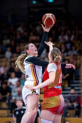 Basketball Göttingen 23.08.2026 Freundschaftsspiel Testspiel Deutschland (GER) - Ungarn (HUN) Luisa Geiselsöder (Deutschland, No.15) Geiselsoder Kinga Josepovits (Ungarn, No.11) *** Basketball Göttingen, August 23, 2026, Friendly Match, Germany (GER) vs. Hungary (HUN), Luisa Geiselsöder (Germany, No. 15), Kinga Josepovits (Hungary, No. 11)