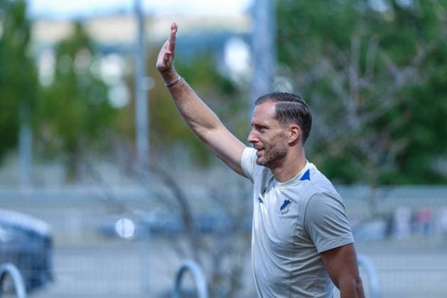 GER, Sinsheim, TSG Hoffenheim Saisoneröffnung, Fussball, DFB, Spielzeit 2026 2027, SNP Arena im Bild: Oliver Baumann (TSG Hoffenheim) bei der Autogrammstunde für die Fans DFB DFL REGULATIONS PROHIBIT ANY USE OF PHOTOGRAPHS AS IMAGE SEQUENCES AND OR QUASI-VIDEO, 23.08.2026 *** GER, Sinsheim, TSG Hoffenheim Season Opener, Soccer, DFB, 2026–2027 Season, SNP Arena: Oliver Baumann of TSG Hoffenheim at an autograph session for fans. DFB and DFL regulations prohibit any use of photographs as image sequences and or quasi-video. August 23, 2026 Copyright: HMBxMedia HendrikxHamelau
