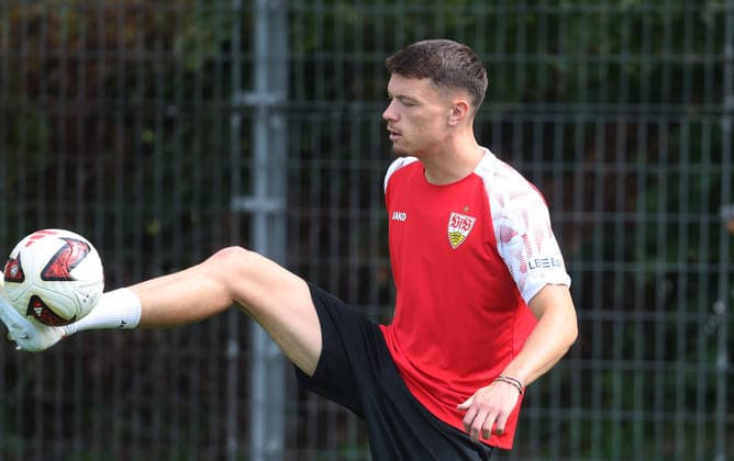 Stuttgart , Fußball Training VfB Stuttgart , Dzenan Pejcinovic *** Stuttgart, VfB Stuttgart Soccer Practice, Dzenan Pejcinovic