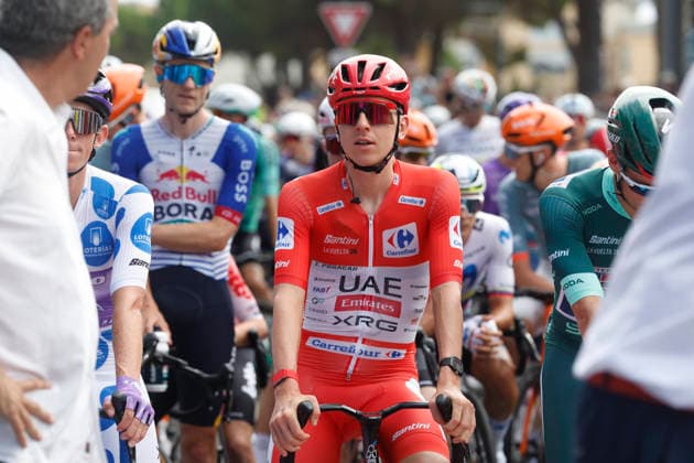 Sport Bilder des Tages Slovenian cyclist Tadej Pogacar (C) before the start of the third stage of La Vuelta a Espana cycling tour, over 166,7 km, from Gruissan to Font- Romeu (both in France). La Vuelta a Espana cycling tour - Stage 3 !ACHTUNG: NUR REDAKTIONELLE NUTZUNG!  Copyright: xJavierxLizónx GRAF3954 20260824-55021214468_1