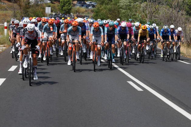 The pack competes in the third stage of La Vuelta a Espana cycling tour, over 166,7 km from Gruissan to Font- Romeu (both in France). La Vuelta a Espana cycling tour - Stage 3 !ACHTUNG: NUR REDAKTIONELLE NUTZUNG!  Copyright: xJavierxLizónx GRAF3989 20260824-55021214626_1