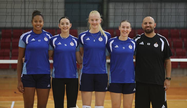 Stuttgart , DEKRA 1. Bundesliga Frauen Volleyball Trainingsauftakt Allianz MTV Stuttgart , von links: Zoe Neboh Jordan Iliff Luisa van Clewe Alexandra Hadrych Trainer Konstantin Bitter *** Stuttgart, DEKRA 1 Bundesliga Women s Volleyball: Start of Training for Allianz MTV Stuttgart; from left: Zoe Neboh, Jordan Iliff, Luisa van Clewe, Alexandra Hadrych; Coach Konstantin Bitter