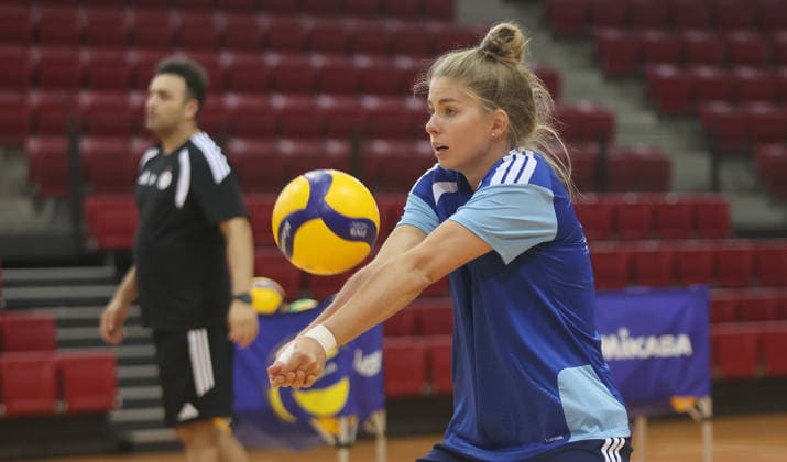 Stuttgart , DEKRA 1. Bundesliga Frauen Volleyball Trainingsauftakt Allianz MTV Stuttgart , Pia Kästner *** Stuttgart, DEKRA Women s Bundesliga Volleyball: Allianz MTV Stuttgart Kicks Off Training Season, Pia Kästner
