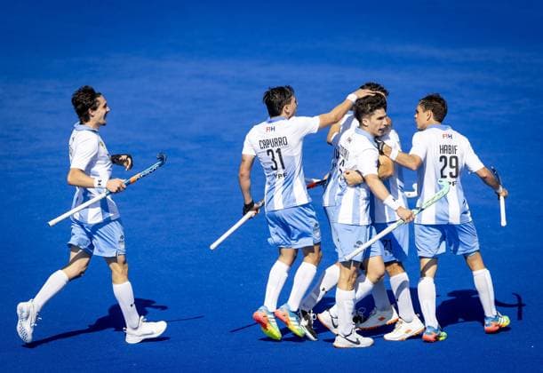 AMSTELVEEN - Tomas Domene of Argentina celebrates the 3-1 during the Hockey World Cup match between Argentina and India at the Wagener Stadium. KOEN VAN WEEL ANP xVIxANPxSportx xxANPxIVx 566195398 originalFilename: 566195398.jpg