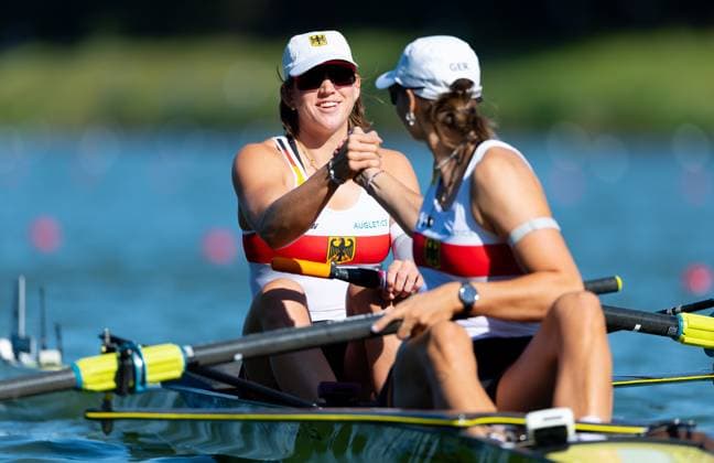 Sport Bilder des Tages AMSTERDAM - Luise Bachman and Tabea Schendekehl (GER) in action during the heats for the women s pair without cox at the World Rowing Championships on the Bosbaan in the Amsterdam Forest. IRIS VAN DEN BROEK ANP xVIxANPxSportx xxANPxIVx 566196949 originalFilename: 566196949.jpg