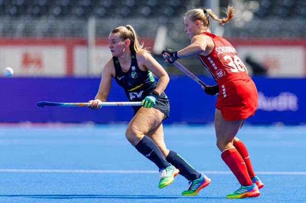 2026 Women s FIH Hockey World Cup, Belfius Hockey Arena, Wavre, Belgium 24 8 2026 Ireland vs United States Christina Hamill of Ireland battles for possession with Mia Schoenbeck Player of United States Christina Hamill battles for possession with Mia Schoenbeck 24 8 2026  Copyright: xx RJ2_3368 20260824