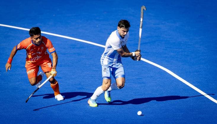 AMSTELVEEN - Nilakanta Sharma of India in a duel with Bautista Capurro of Argentina (R) during the Hockey World Cup match between Argentina and India at the Wagener Stadium. KOEN VAN WEEL ANP xVIxANPxSportx xxANPxIVx 566198374 originalFilename: 566198374.jpg