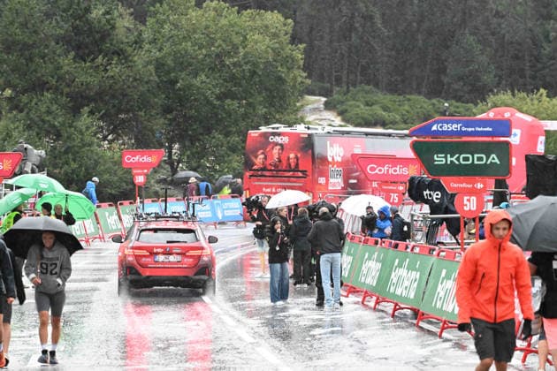Cycling, Vuelta a España, Stage 3 abandoned due to severe weather