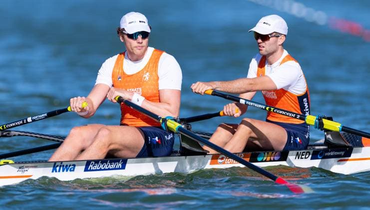 AMSTERDAM - Melvin Twellaar and Simon van Dorp in action during the heats for the men s double sculls at the World Rowing Championships on the Bosbaan in the Amsterdam Forest. IRIS VAN DEN BROEK ANP xVIxANPxSportx xxANPxIVx 566200382 originalFilename: 566200382.jpg