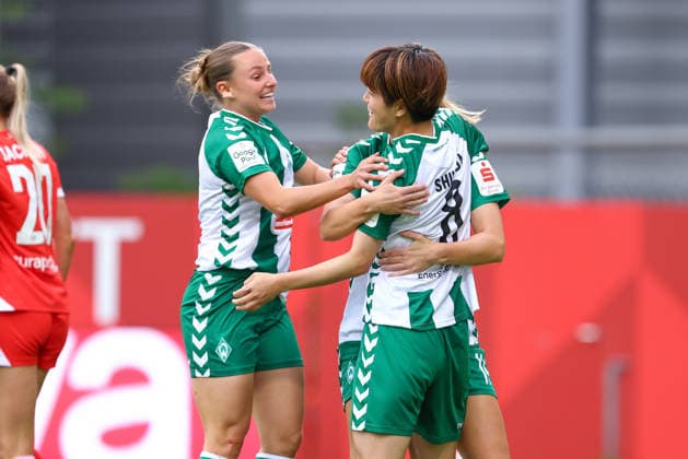 v.li.: Chiara D Angelo (SV Werder Bremen, 2) und Torschützin Mei Shimada (SV Werder Bremen, 8) mit Torjubel, Jubel, jubeln, jubelt, optimistisch, Spielszene, Highlight, Freude über das Tor zum 0:1, DIE DFB-RICHTLINIEN UNTERSAGEN JEGLICHE NUTZUNG VON FOTOS ALS SEQUENZBILDER UND ODER VIDEOÄHNLICHE FOTOSTRECKEN. DFB REGULATIONS PROHIBIT ANY USE OF PHOTOGRAPHS AS IMAGE SEQUENCES AND OR QUASI-VIDEO., 24.08.2026, Mainz (Deutschland), Fussball, Google Pixel Frauen-Bundesliga, 1. FSV Mainz 05 - SV Werder Bremen *** From left: Chiara D Angelo (SV Werder Bremen, 2) and goal scorer Mei Shimada (SV Werder Bremen, 8) celebrating the goal; celebration, cheering, jubilant, optimistic, game moment, highlight, joy over the 0–1 goal, DFB REGULATIONS PROHIBIT ANY USE OF PHOTOGRAPHS AS SEQUENCE IMAGES AND OR VIDEO-LIKE PHOTO SERIES DFB REGULATIONS PROHIBIT ANY USE OF PHOTOGRAPHS AS IMAGE SEQU, August 24, 2026, Mainz, Germany, soccer, Google Pixel Women’s Bundesliga, 1 FSV Mainz 05 vs. SV Werder Bremen xobx