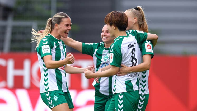 v.li.: Juliane Wirtz (SV Werder Bremen, 28), Chiara D Angelo (SV Werder Bremen, 2), Torschützin Mei Shimada (SV Werder Bremen, 8) und Isabella Jaron (SV Werder Bremen, 11) mit Torjubel, Jubel, jubeln, jubelt, optimistisch, Spielszene, Highlight, Freude über das Tor zum 0:1, DIE DFB-RICHTLINIEN UNTERSAGEN JEGLICHE NUTZUNG VON FOTOS ALS SEQUENZBILDER UND ODER VIDEOÄHNLICHE FOTOSTRECKEN. DFB REGULATIONS PROHIBIT ANY USE OF PHOTOGRAPHS AS IMAGE SEQUENCES AND OR QUASI-VIDEO., 24.08.2026, Mainz (Deutschland), Fussball, Google Pixel Frauen-Bundesliga, 1. FSV Mainz 05 - SV Werder Bremen *** From left: Juliane Wirtz (SV Werder Bremen), 28; Chiara D Angelo (SV Werder Bremen), 2; goal scorer Mei Shimada (SV Werder Bremen), 8; and Isabella Jaron (SV Werder Bremen), 11, celebrating the goal, celebration, celebrating, celebrating, optimistic, game scene, highlight, joy over the 0–1 goal, DFB REGULATIONS PROHIBIT ANY USE OF PHOTOGRAPHS AS SEQUENCE IMAGES AND OR VIDEO-LIKE PHOTO STORIES DFB REGULATIONS PROHIBIT ANY USE OF PHOTOGRAPHS AS IMAGE SEQUAND OR QUASI-VIDEO, August 24, 2026, Mainz, Germany, soccer, Google Pixel Women’s Bundesliga, 1 FSV Mainz 05 vs. SV Werder Bremen xobx