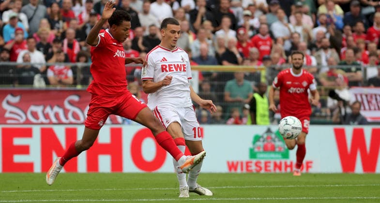 24.08.2026, xfsx, Herren, Fussball, Saison 2026 2027, DFB-Pokal, 1. Hauptrunde: FC Wuerzburger Kickers - 1. FC Koeln v.li.: Liam Omore (FC Wuerzburger Kickers), Said El Mala (1. FC Koeln) Wuerzburg AKON ARENA Bayern Deutschland *** August 24, 2026, xfsx, Men s, Soccer, 2026–2027 Season, DFB Cup, 1st Round: FC Würzburger Kickers vs. 1. FC Köln – Liam Omore (FC Würzburger Kickers), Said El Mala (1. FC Köln) – Wuerzburg, AKON ARENA, Bavaria, Germany
