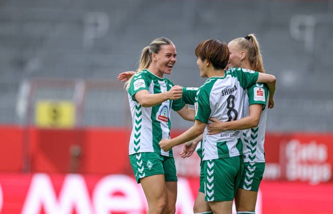 GER, Mainz, FSV Mainz 05 vs Werder Bremen, Google Pixel Frauen Bundesliga, Fussball, DFB, Spielzeit 2026 2027, Bruchwegstadion, 1. Spieltag im Bild v.l.: Mei Shimada (SV Werder Bremen Frauen 8) erzielt den Treffer zum 0:1 für Bremen, Tor, Jubel und Freude, Emotionen mit Isabella Jaron (SV Werder Bremen Frauen 11) DFB DFL REGULATIONS PROHIBIT ANY USE OF PHOTOGRAPHS AS IMAGE SEQUENCES AND OR QUASI-VIDEO, 24.08.2026 *** GER, Mainz, FSV Mainz 05 vs. Werder Bremen, Google Pixel Women s Bundesliga, Soccer, DFB, 2026–2027 Season, Bruchwegstadion, Matchday 1 in pictures: from left, Mei Shimada of SV Werder Bremen Women scores the 0–1 goal for Bremen, Goal, Celebration and joy, emotions with Isabella Jaron, SV Werder Bremen Women 11. DFB and DFL regulations prohibit any use of photographs as image sequences and or quasi-video. August 24, 2026 Copyright: HMBxMedia HendrikxHamelau