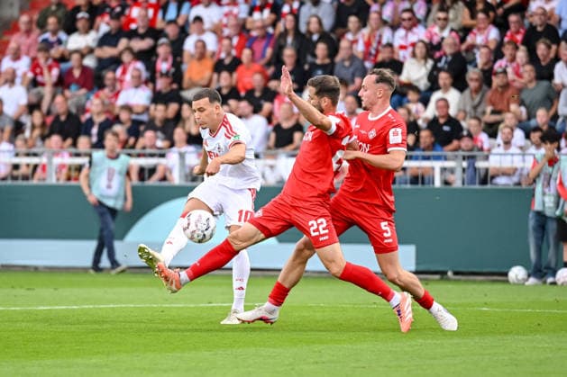 Said El Mala (1.FC Koeln), Daniel Haegele (FC Wuerzburger Kickers) und Leo Eberle (FC Wuerzburger Kickers) im Zweikampf waehrend des DFB-Pokal 1 Runde Spiels zwichen Wuerzburger Kickers v 1.FC Koeln, AKON ARENA am 24. August 2026 in Wuerzburg, Deutschland. (Foto von Harry Langer DeFodi Images) +++ Said El Mala (1.FC Koeln), Daniel Haegele (FC Wuerzburger Kickers) und Leo Eberle (FC Wuerzburger Kickers) battle for the ball during the DFB-Pokal 1 Runde match between Wuerzburger Kickers v 1.FC Koeln at AKON ARENA on August 24, 2026 in Wuerzburg, Germany. (Photo by Harry Langer DeFodi Images) (Photo by Harry Langer DeFodi Images) DFB DFL REGULATIONS PROHIBIT ANY USE OF PHOTOGRAPHS AS IMAGE SEQUENCES AND OR QUASI-VIDEO. - *** Said El Mala (1. FC Köln), Daniel Haegele (FC Würzburger Kickers), and Leo Eberle (FC Würzburger Kickers) in a tackle during the DFB Cup first-round match between Würzburger Kickers and 1. FC Köln, AKON ARENA on August 24, 2026, in Würzburg, Germany. Photo by Harry Langer, DeFodi Images. Said El Mala of 1. FC Köln, Daniel Haegele of FC Würzburger Kickers and Leo Eberle of FC Würzburger Kickers battle for the ball during the DFB Cup first-round match between Würzburger Kickers and 1. FC Köln at AKON ARENA on August 24, 2026 in Würzburg, Germany. Photo by Harry Langer, DeFodi Images. Photo by Harry Langer, DeFodi Images. DFB and DFL regulations prohibit any use of photographs as image sequences and or quasi-video.