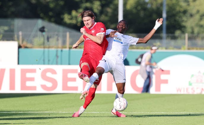 Mattias Svanberg, Mohamed Sydney Sylla Zweikampf Spielszene Aktion Fußball Fussball DFB Pokal 1. Runde Saison 2026 2027 24.08.2026 VSG Altglienicke vs. VfL Wolfsburg WOB DFL regulations prohibit any use of photographs as image sequences and or quasi-video *** Mattias Svanberg, Mohamed Sydney Sylla, tackle, game scene, action, sports, soccer, DFB Cup, 1st round, 2026–2027 season, August 24, 2026, VSG Altglienicke vs. VfL Wolfsburg, WOB. DFL regulations prohibit any use of photographs as image sequences and or quasi-video.