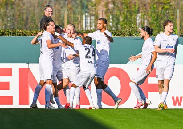 24.08.2026, xlakx, Fussball DFB Pokal 1.Runde, VSG Altglienicke - VfL Wolfsburg v.l. Jonas Nietfeld (VSG Altglienicke, 10) Lennart Czyborra (VSG Altglienicke, 3) Mohamed Sydney Sylla (VSG Altglienicke, 24) Emeka Oduah (VSG Altglienicke, 9) Torjubel zum 1:0 für VSG Altglienicke (DFL DFB REGULATIONS PROHIBIT ANY USE OF PHOTOGRAPHS as IMAGE SEQUENCES and or QUASI-VIDEO) Berlin *** August 24, 2026, xlakx, Soccer DFB Cup First Round, VSG Altglienicke vs. VfL Wolfsburg: l Jonas Nietfeld (VSG Altglienicke), 10 Lennart Czyborra (VSG Altglienicke), 3 Mohamed Sydney Sylla (VSG Altglienicke), 24 Emeka Oduah (VSG Altglienicke), 9 Goal celebration for the 1–0 lead by VSG Altglienicke. DFL and DFB regulations prohibit any use of photographs as image sequences and or quasi-video. Berlin