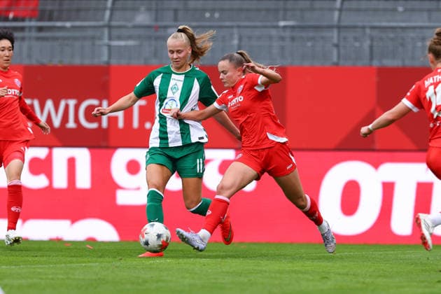 v.li.: Isabella Jaron (SV Werder Bremen, 11) und Sabina Jackson (1. FSV Mainz 05, 20) im Zweikampf, Duell, Dynamik, Aktion, Action, Spielszene, DIE DFB-RICHTLINIEN UNTERSAGEN JEGLICHE NUTZUNG VON FOTOS ALS SEQUENZBILDER UND ODER VIDEOÄHNLICHE FOTOSTRECKEN. DFB REGULATIONS PROHIBIT ANY USE OF PHOTOGRAPHS AS IMAGE SEQUENCES AND OR QUASI-VIDEO., 24.08.2026, Mainz (Deutschland), Fussball, Google Pixel Frauen-Bundesliga, 1. FSV Mainz 05 - SV Werder Bremen *** From left: Isabella Jaron (SV Werder Bremen), 11, and Sabina Jackson (1 FSV Mainz 05), 20, in a one-on-one, duel, dynamic moment, action, game play, DFB REGULATIONS PROHIBIT ANY USE OF PHOTOGRAPHS AS IMAGE SEQUENCES AND OR VIDEO-LIKE PHOTO SERIES DFB REGULATIONS PROHIBIT ANY USE OF PHOTOGRAPHS AS IMAGE SEQUENCES AND OR QUASI-VIDEO, August 24, 2026, Mainz, Germany, soccer, Google Pixel Women’s Bundesliga, 1. FSV Mainz 05 vs. SV Werder Bremen xobx