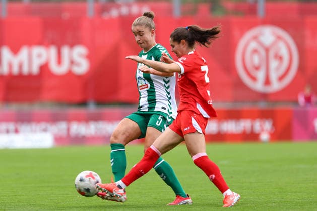 v.li.: Michelle Ulbrich (SV Werder Bremen, 5) und Vital Kats (1. FSV Mainz 05, 30) im Zweikampf, Duell, Dynamik, Aktion, Action, Spielszene, DIE DFB-RICHTLINIEN UNTERSAGEN JEGLICHE NUTZUNG VON FOTOS ALS SEQUENZBILDER UND ODER VIDEOÄHNLICHE FOTOSTRECKEN. DFB REGULATIONS PROHIBIT ANY USE OF PHOTOGRAPHS AS IMAGE SEQUENCES AND OR QUASI-VIDEO., 24.08.2026, Mainz (Deutschland), Fussball, Google Pixel Frauen-Bundesliga, 1. FSV Mainz 05 - SV Werder Bremen *** From left: Michelle Ulbrich (SV Werder Bremen, 5) and Vital Kats (1, FSV Mainz 05, 30) in a one-on-one battle, duel, dynamic moment, action, game scene, DFB REGULATIONS PROHIBIT ANY USE OF PHOTOGRAPHS AS SEQUENCE IMAGES AND OR VIDEO-LIKE PHOTO SERIES, DFB REGULATIONS PROHIBIT ANY USE OF PHOTOGRAPHS AS IMAGE SEQUENCES AND OR QUASI-VIDEO, August 24, 2026, Mainz, Germany, soccer, Google Pixel Women’s Bundesliga, 1. FSV Mainz 05 vs. SV Werder Bremen xobx