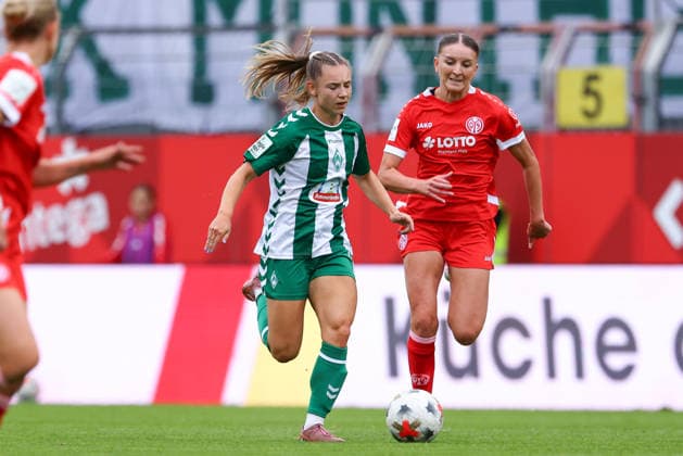 v.li.: Michelle Weiß (SV Werder Bremen, 15) und Gentiana Fetaj (1. FSV Mainz 05, 7) im Zweikampf, Duell, Dynamik, Aktion, Action, Spielszene, DIE DFB-RICHTLINIEN UNTERSAGEN JEGLICHE NUTZUNG VON FOTOS ALS SEQUENZBILDER UND ODER VIDEOÄHNLICHE FOTOSTRECKEN. DFB REGULATIONS PROHIBIT ANY USE OF PHOTOGRAPHS AS IMAGE SEQUENCES AND OR QUASI-VIDEO., 24.08.2026, Mainz (Deutschland), Fussball, Google Pixel Frauen-Bundesliga, 1. FSV Mainz 05 - SV Werder Bremen *** From left: Michelle Weiß of SV Werder Bremen, 15, and Gentiana Fetaj of 1 FSV Mainz 05, 7, in a one-on-one battle, duel, dynamic play, action, game scene, DFB REGULATIONS PROHIBIT ANY USE OF PHOTOGRAPHS AS SEQUENCE IMAGES AND OR VIDEO-LIKE PHOTO SERIES DFB REGULATIONS PROHIBIT ANY USE OF PHOTOGRAPHS AS IMAGE SEQUENCES AND OR QUASI-VIDEO, August 24, 2026, Mainz, Germany, soccer, Google Pixel Women’s Bundesliga, 1. FSV Mainz 05 vs. SV Werder Bremen xobx