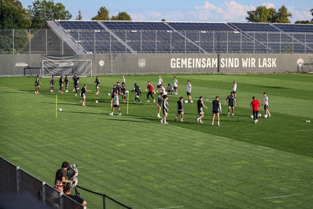 SOCCER - UEFA CL, LASK vs Celtic LINZ,AUSTRIA,24.AUG.26 - SOCCER - UEFA Champions League, play-off, Linzer ASK vs Celtic Glasgow, preview, training LASK. Image shows an overview of the LASK training pitch.  GEPAxpictures xManuelxBinder