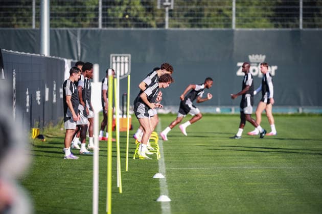 SOCCER - UEFA CL, LASK vs Celtic LINZ,AUSTRIA,24.AUG.26 - SOCCER - UEFA Champions League, play-off, Linzer ASK vs Celtic Glasgow, preview, training LASK. Image shows the team of LASK during the training.  GEPAxpictures xManuelxBinder