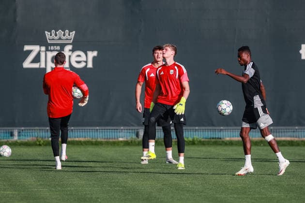 SOCCER - UEFA CL, LASK vs Celtic LINZ,AUSTRIA,24.AUG.26 - SOCCER - UEFA Champions League, play-off, Linzer ASK vs Celtic Glasgow, preview, training LASK. Image shows the team of LASK during the training.  GEPAxpictures xManuelxBinder