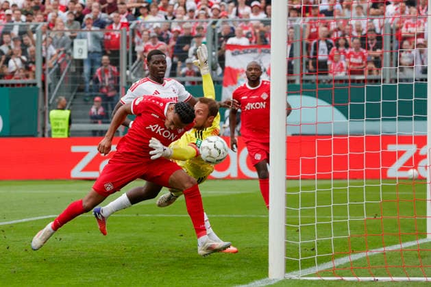 Im Bild: v.li. Torschuetze David Abrangao (FC Wuerzburger Kickers, 3), Ragnar Ache (1. FC Koeln, 9), Torwart Marvin Schwaebe (1. FC Koeln, 1) und David Kinsombi (FC Wuerzburger Kickers, 8) das Tor zum 1:0. 24.08.2026, FC Wuerzburger Kickers - 1. FC Koeln, DFB-Pokal, 1. Runde, Deutschland, Wuerzburg, AKON-Arena, DFL REGULATIONS PROHIBIT ANY USE OF PHOTOGRAPHS AS IMAGE SEQUENCES AND OR QUASI-VIDEO. *** Pictured, from left: Goal scorer David Abrangao (FC Würzburger Kickers, 3), Ragnar Ache (1 FC Köln, 9), and goalkeeper Marvin Schwaebe (1 FC Köln, 1, and David Kinsombi (FC Würzburger Kickers, 8) scoring the goal to make it 1–0 on August 24, 2026, FC Würzburger Kickers 1–FC Köln, DFB Cup, 1st Round, Germany, Würzburg, AKON Arena. DFL REGULATIONS PROHIBIT ANY USE OF PHOTOGRAPHS AS IMAGE SEQUENCES AND OR QUASI-VIDEO Copyright: HMBxMedia xJulienxBecker