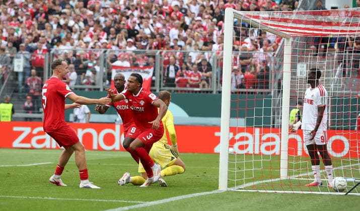 24.08.2026, xfsx, Herren, Fussball, Saison 2026 2027, DFB-Pokal, 1. Hauptrunde: FC Wuerzburger Kickers - 1. FC Koeln v.li.: Leo Eberle (FC Wuerzburger Kickers), David Kinsombi (FC Wuerzburger Kickers), David Abrangao (FC Wuerzburger Kickers) mit Torjubel, celebrate the goal, goal celebration, Jubel ueber das Tor zum 1:0, Marvin Schwaebe (1. FC Koeln), Ragnar Ache (1. FC Koeln) Wuerzburg AKON ARENA Bayern Deutschland *** August 24, 2026, xfsx, Men s, Soccer, 2026–2027 Season, DFB Cup, 1st Round: FC Würzburger Kickers vs. 1. FC Köln; from left: Leo Eberle (FC Würzburger Kickers), David Kinsombi (FC Würzburger Kickers), David Abrangao (FC Würzburger Kickers) celebrating the goal, goal celebration, Celebrating the 1–0 goal, Marvin Schwaebe, 1. FC Köln, Ragnar Ache, 1. FC Köln, Würzburg, AKON ARENA, Bavaria, Germany